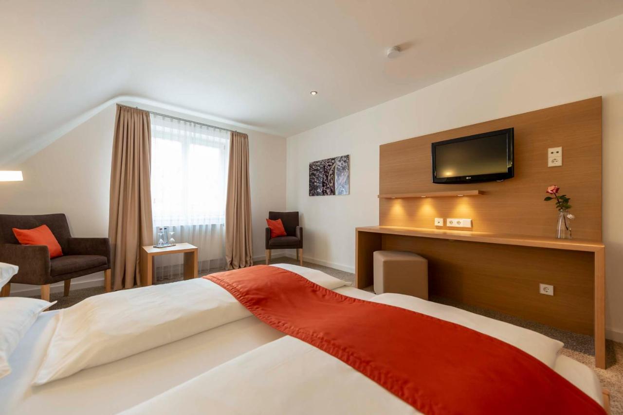 Hotel Gasthof Krone Niederstetten Ngoại thất bức ảnh
