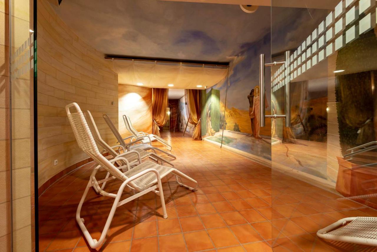 Hotel Gasthof Krone Niederstetten Ngoại thất bức ảnh
